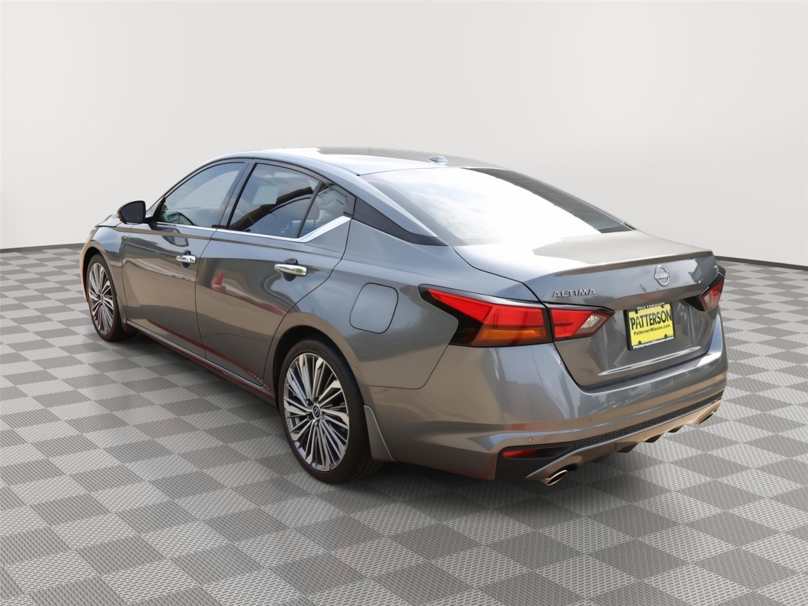 Used 2025 Nissan Altima 2.5 SL FWD image 4