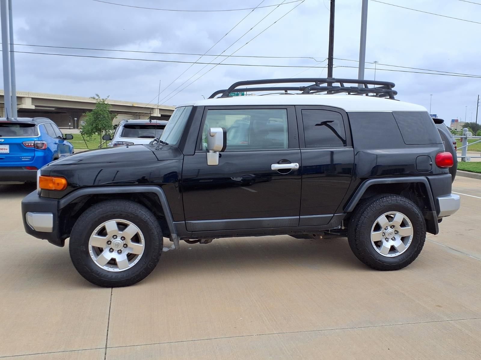 Used 2010 Toyota FJ Cruiser 2WD image 3