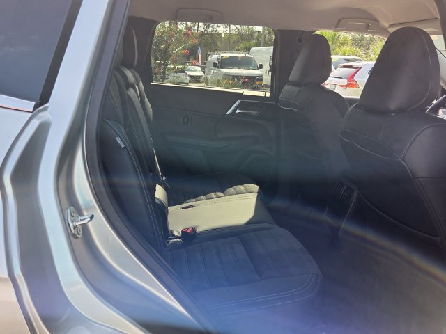 Used 2023 Mitsubishi Outlander SE FWD image 15