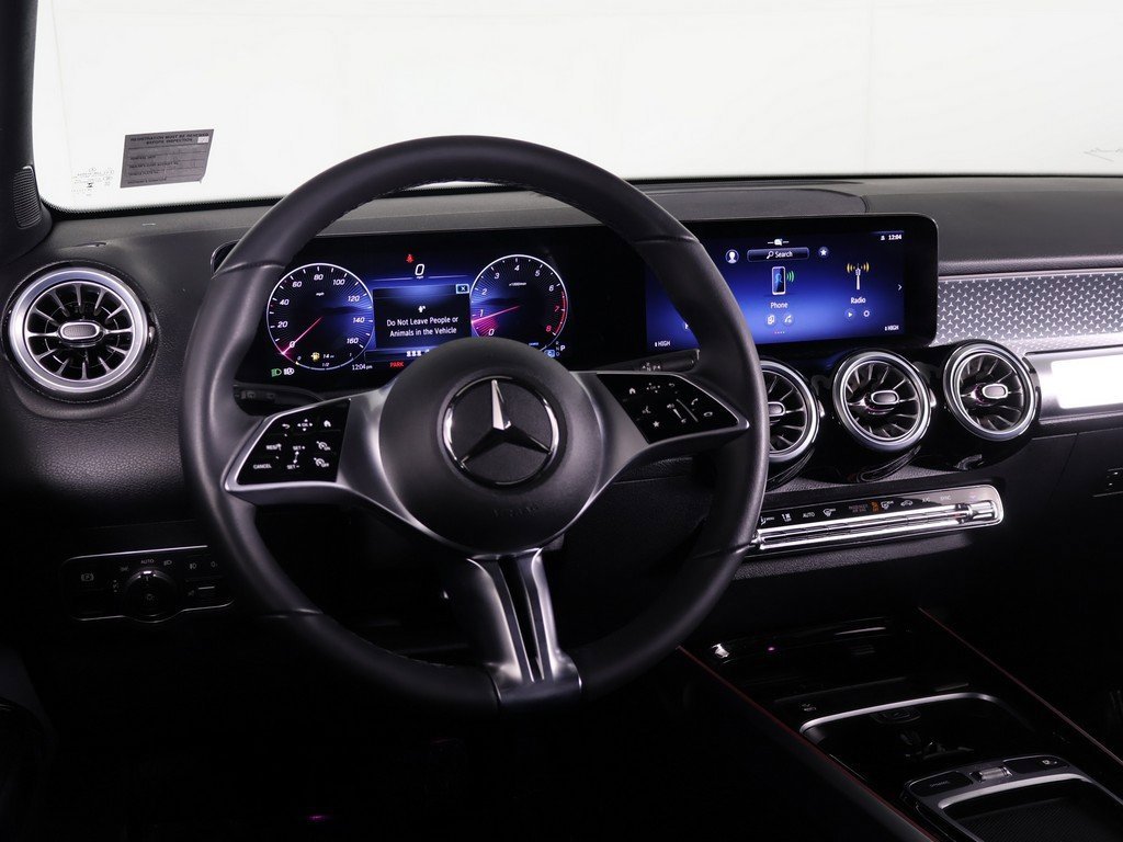 Used 2025 Mercedes-Benz GLB 250 4MATIC image 24