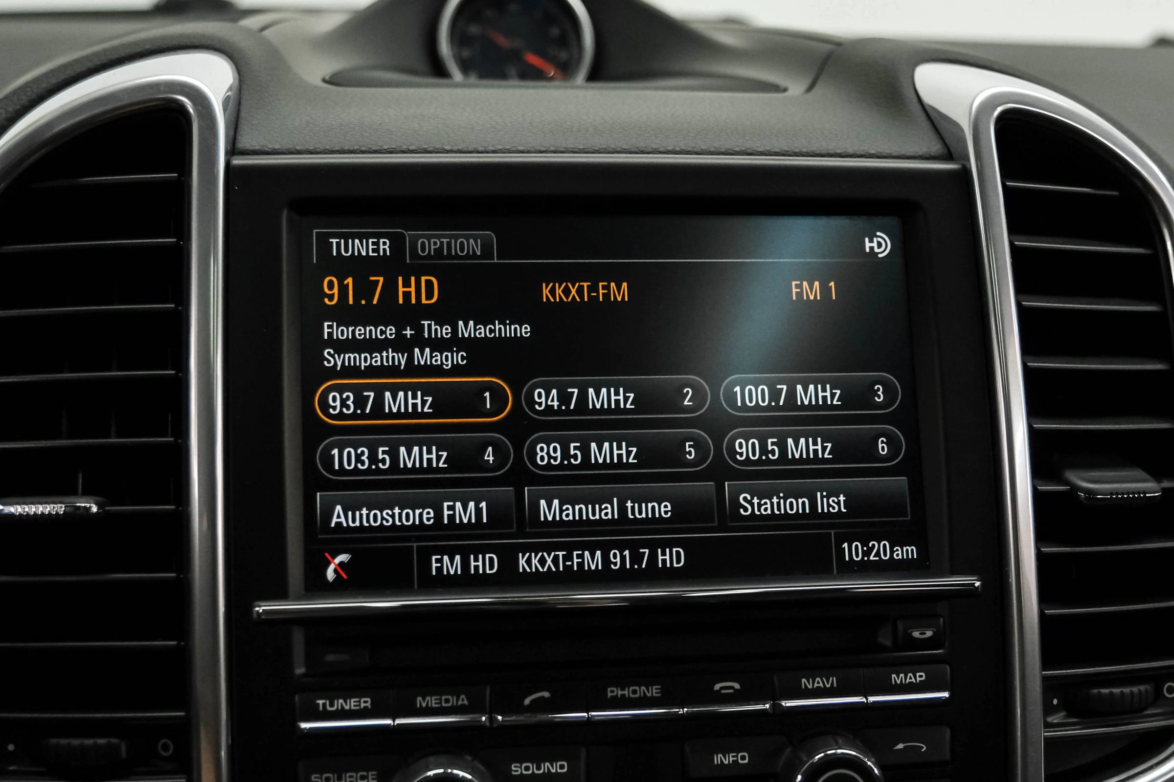 Used 2014 Porsche Cayenne Platinum Edition AWD/4WD image 30