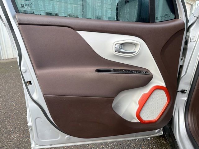 Used 2016 Jeep Renegade Latitude w/ Popular Equipment Group image 26