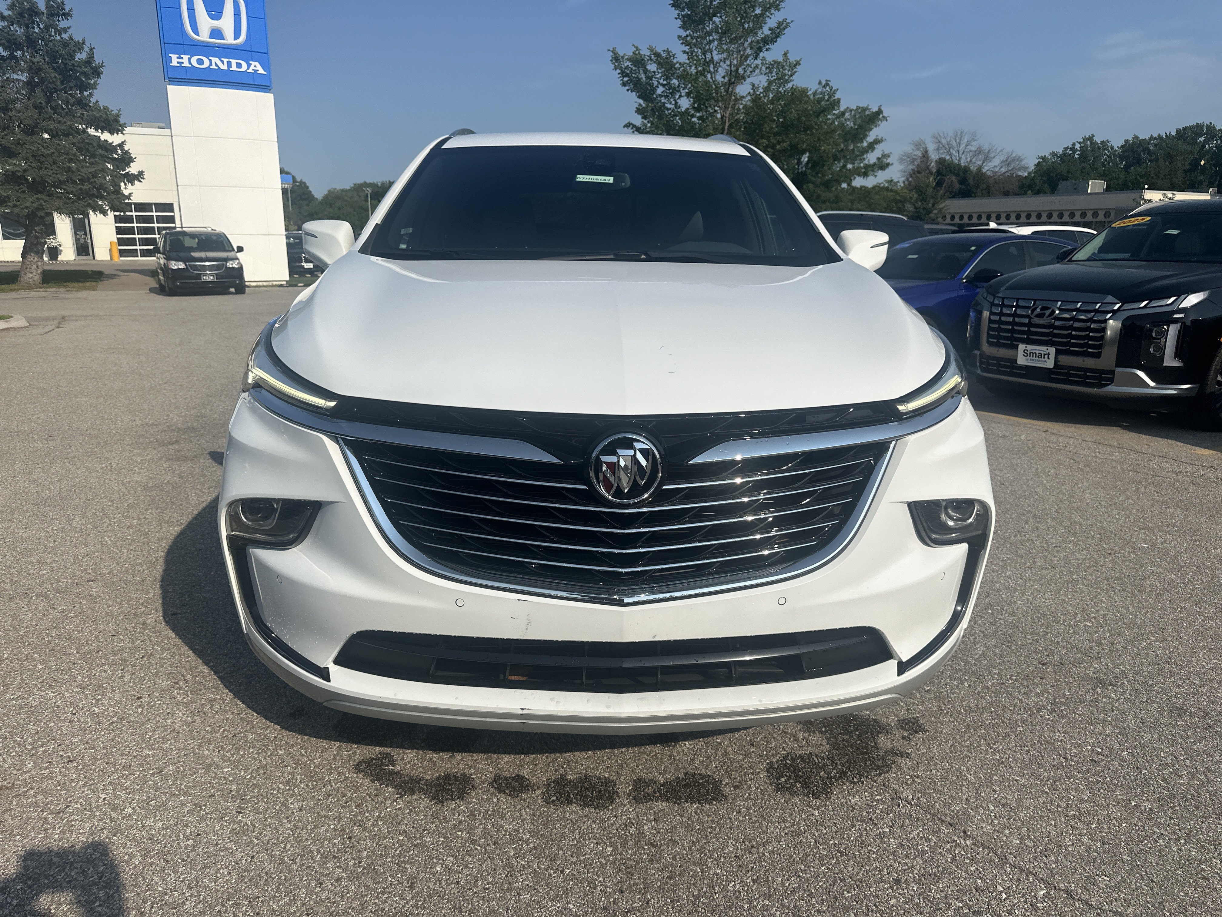 Used 2024 Buick Enclave Essence AWD/4WD image 8