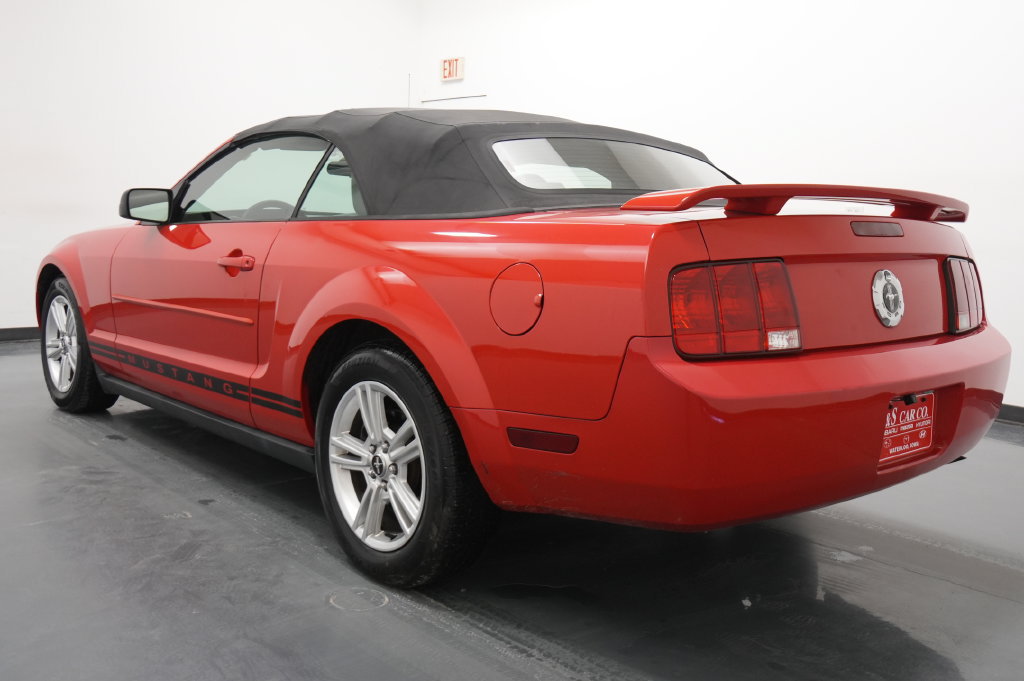 Used 2005 Ford Mustang Convertible RWD image 5