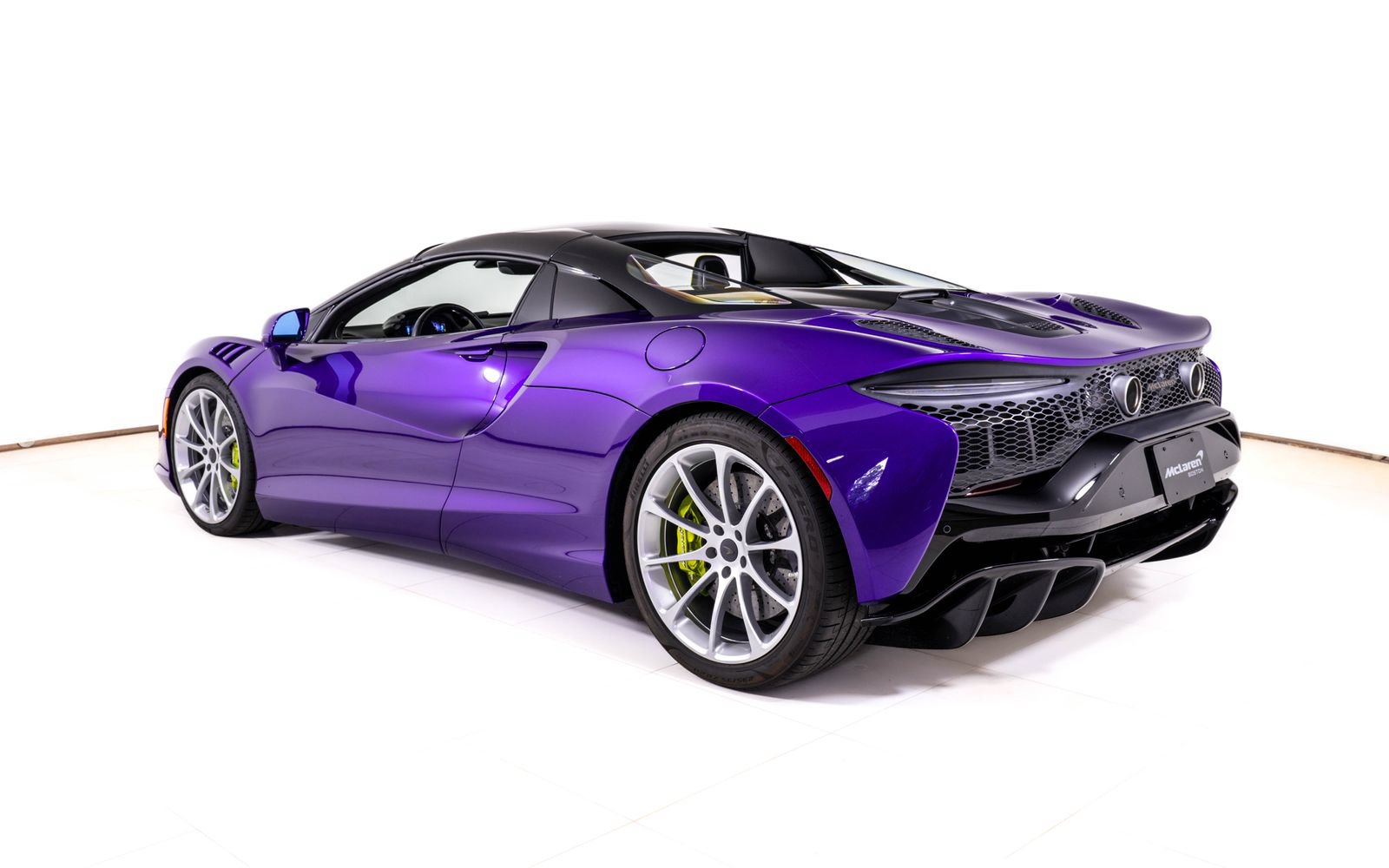 New 2025 McLaren Artura Spider RWD image 4