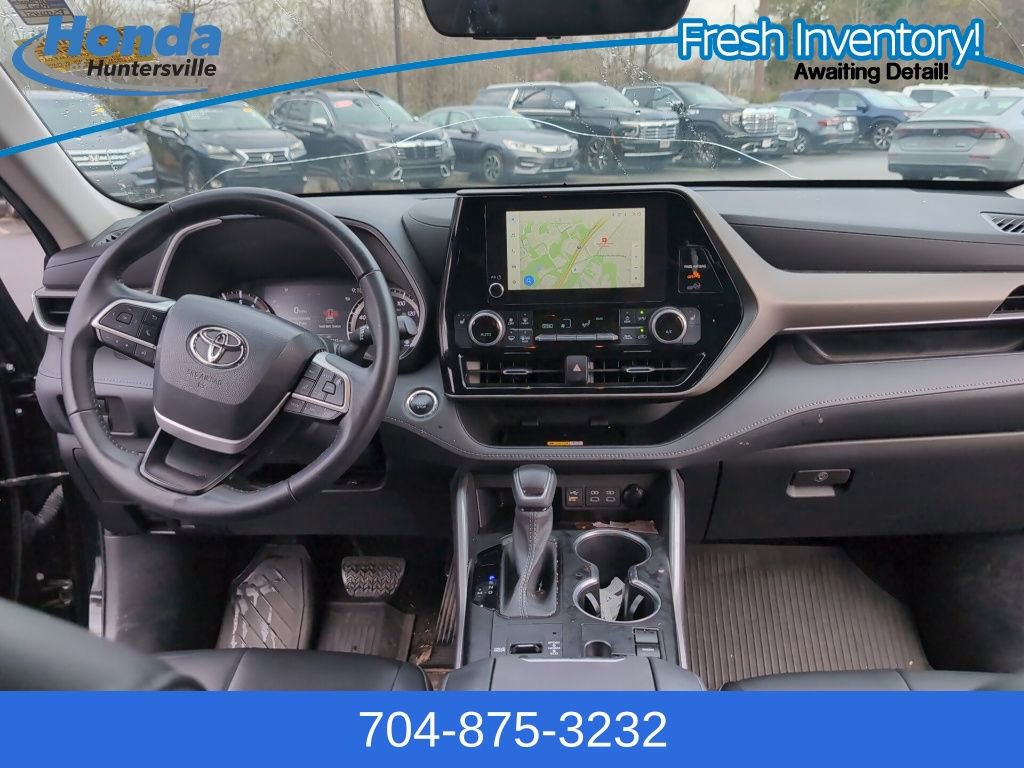 Used 2023 Toyota Highlander XLE image 14