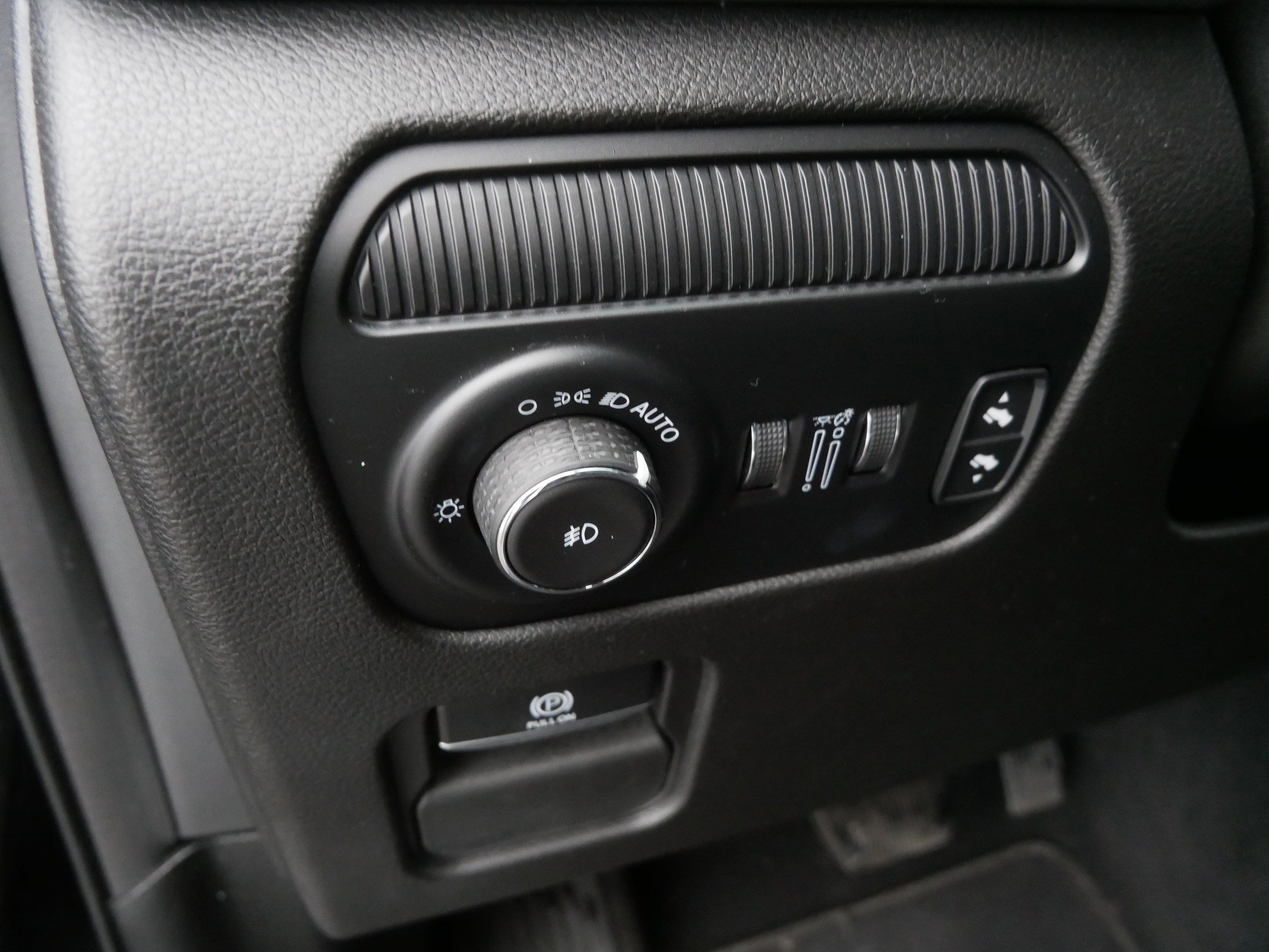 Used 2022 Jeep Wagoneer Series III w/ Rear Seat Video Group 1 image 26