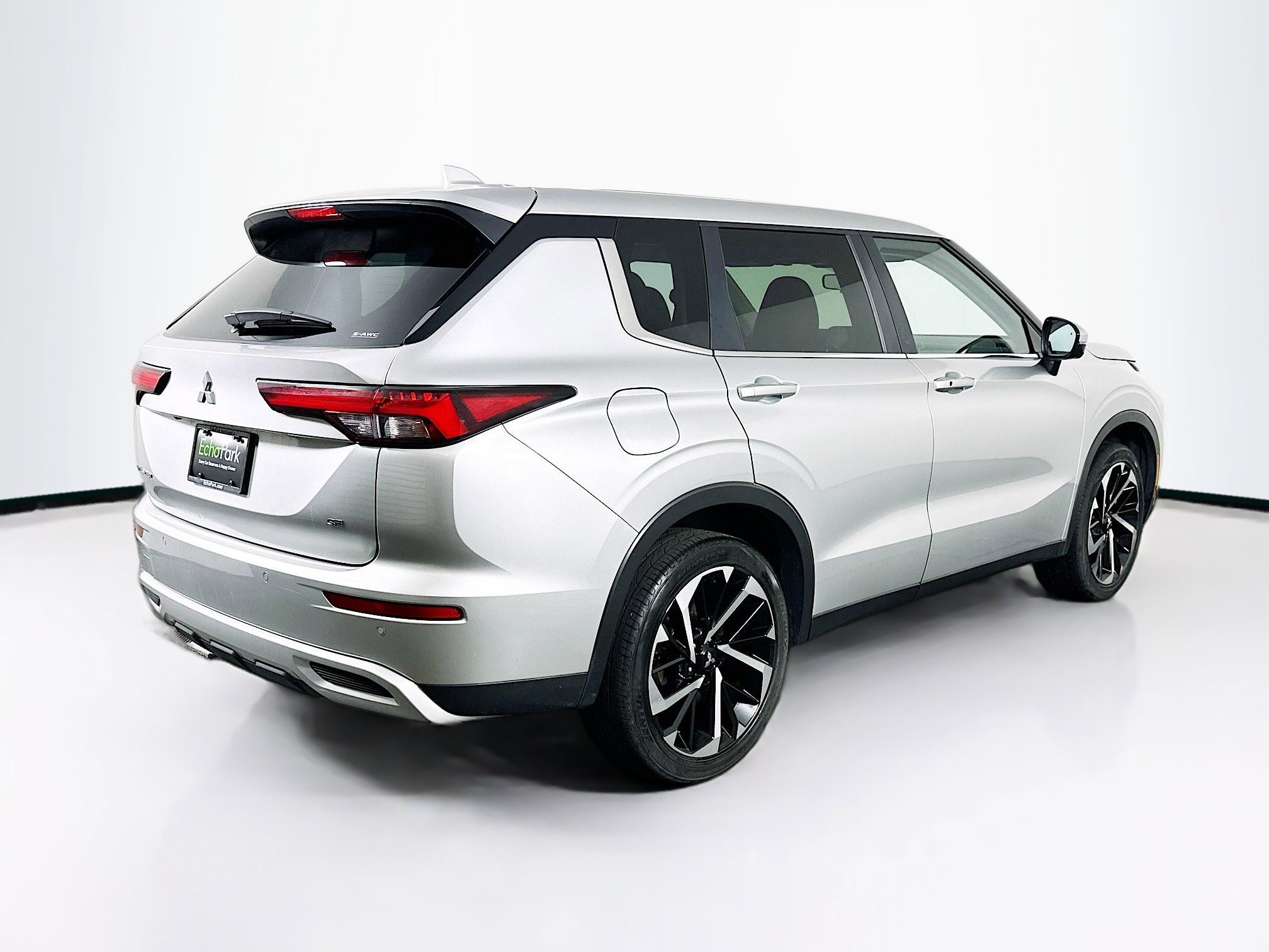 Used 2024 Mitsubishi Outlander SE image 9