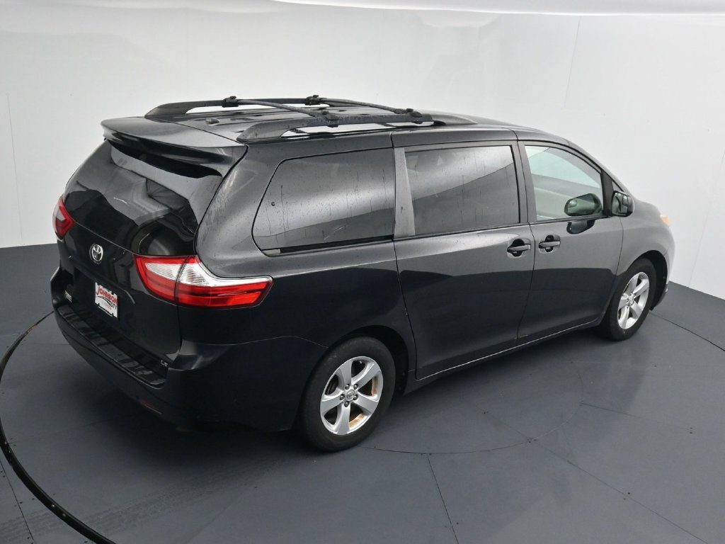 Used 2017 Toyota Sienna LE FWD image 29