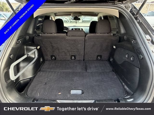 Used 2017 Jeep Cherokee Latitude w/ Safety/Convenience Group AWD/4WD image 30
