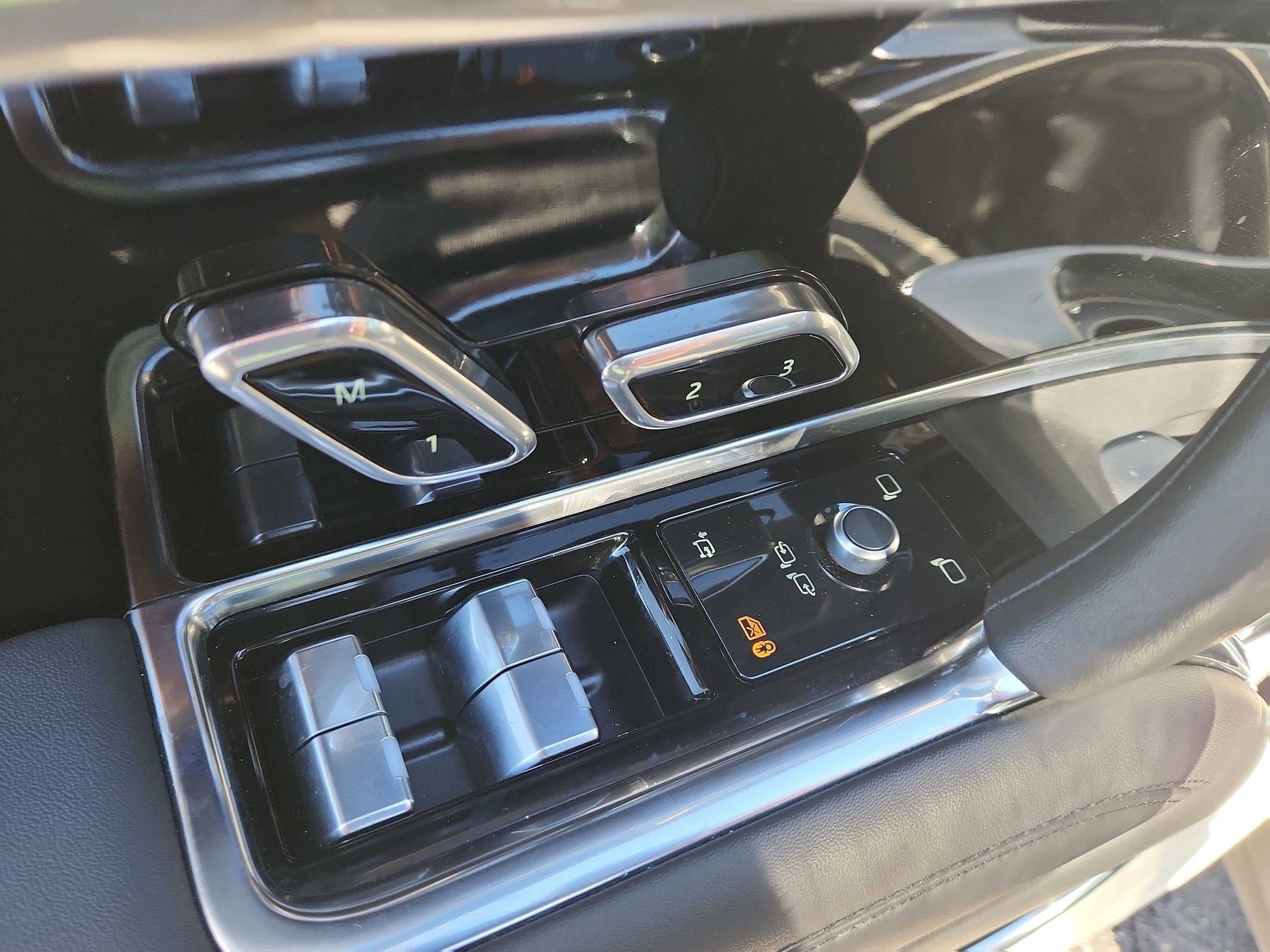 Used 2024 Land Rover Range Rover SE image 28