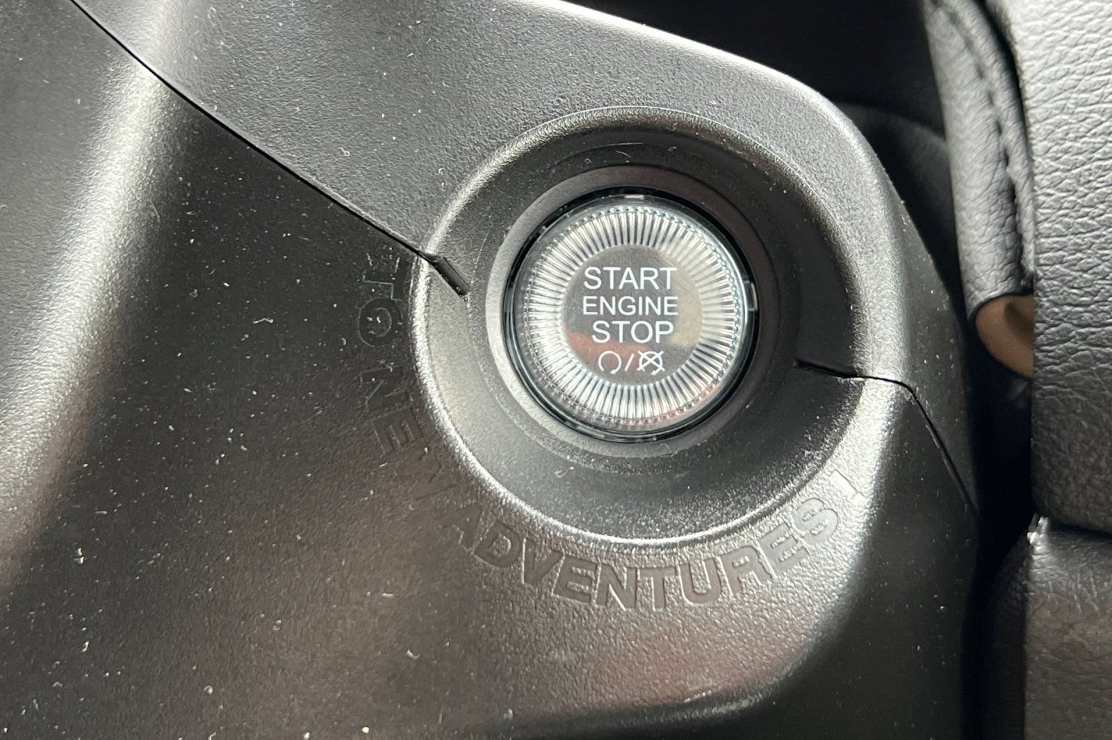 Used 2023 Jeep Renegade Latitude AWD/4WD image 29