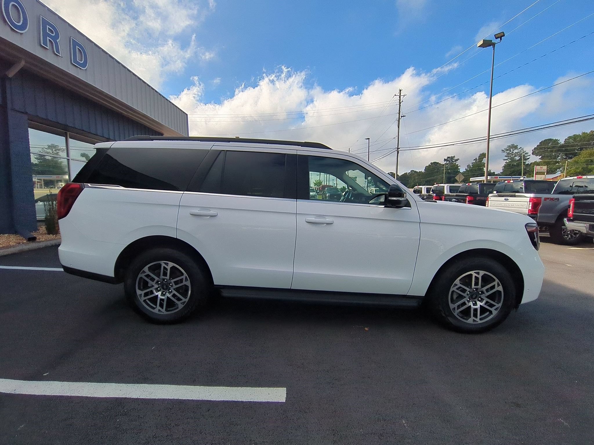 Certified 2025 Ford Expedition Active AWD/4WD image 4