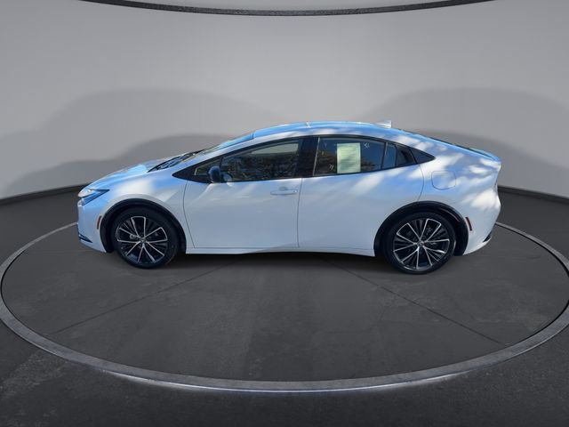 Used 2025 Toyota Prius XLE image 10