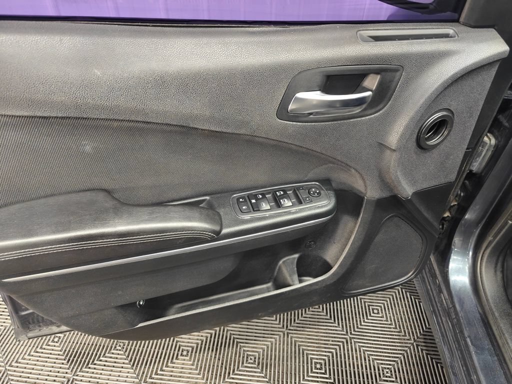 Used 2018 Dodge Charger SXT RWD image 42