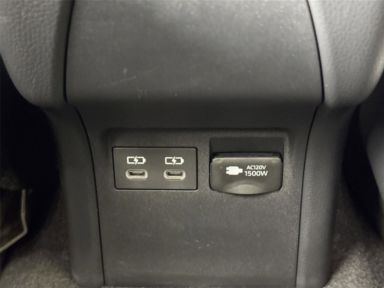 Used 2025 Toyota Prius Plug-In Hybrid image 32