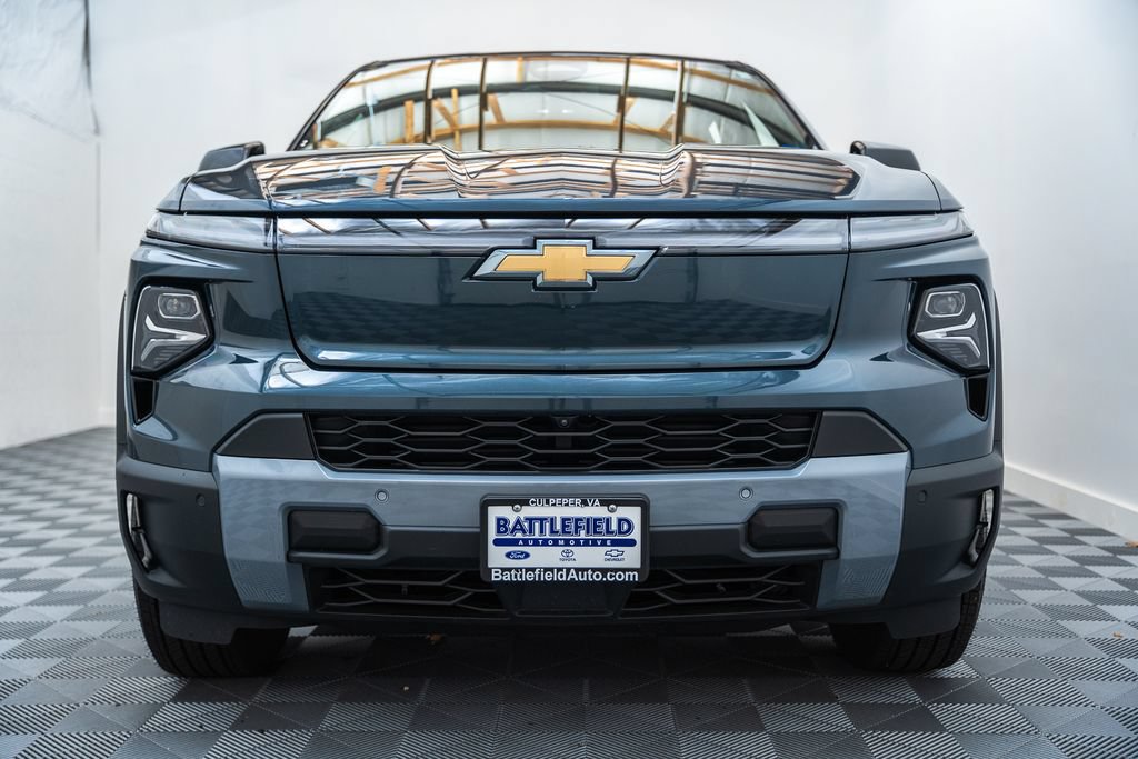 Used 2026 Chevrolet Silverado EV LT AWD/4WD image 2