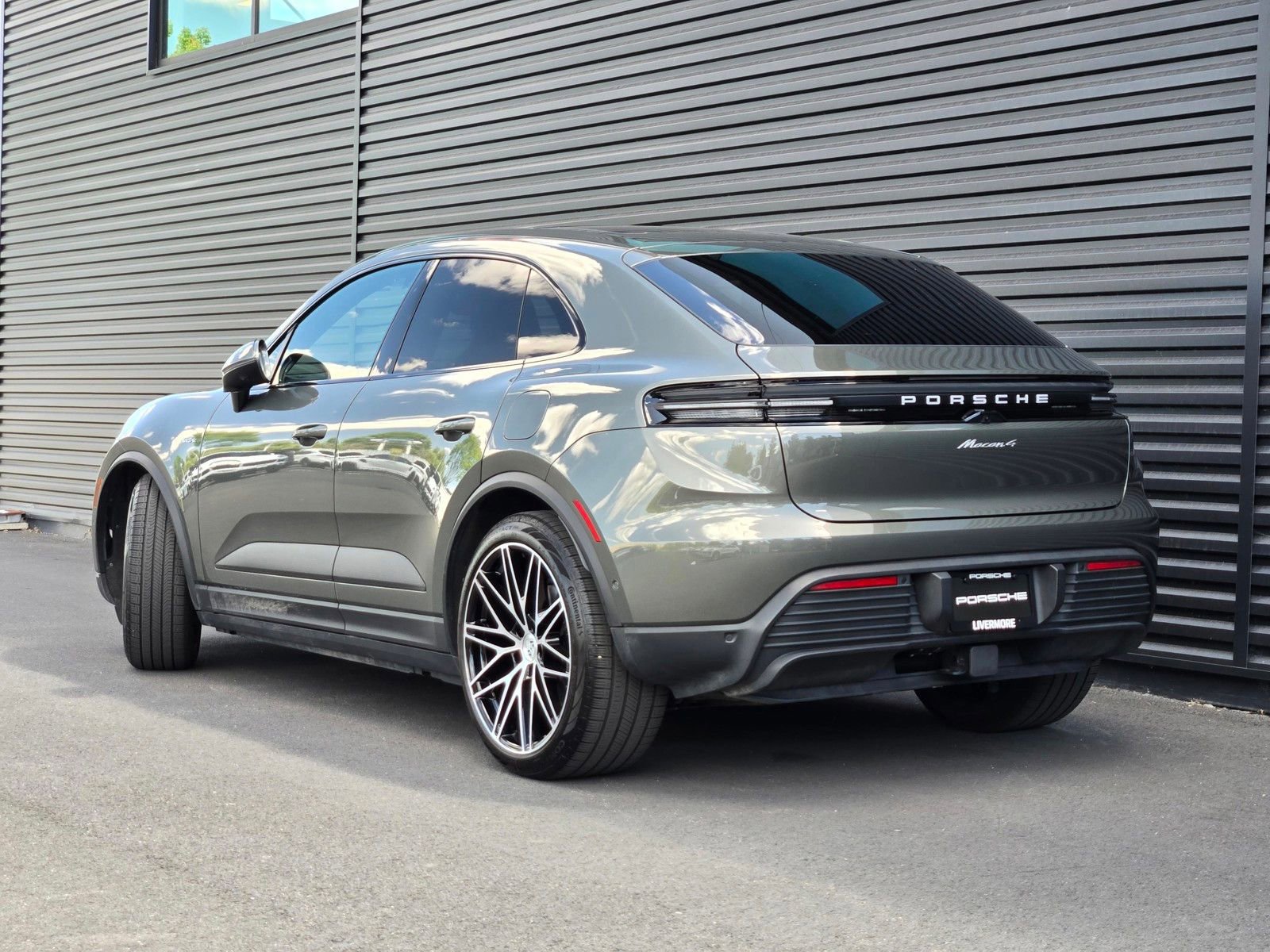 Certified 2025 Porsche Macan 4 Electric AWD/4WD image 3