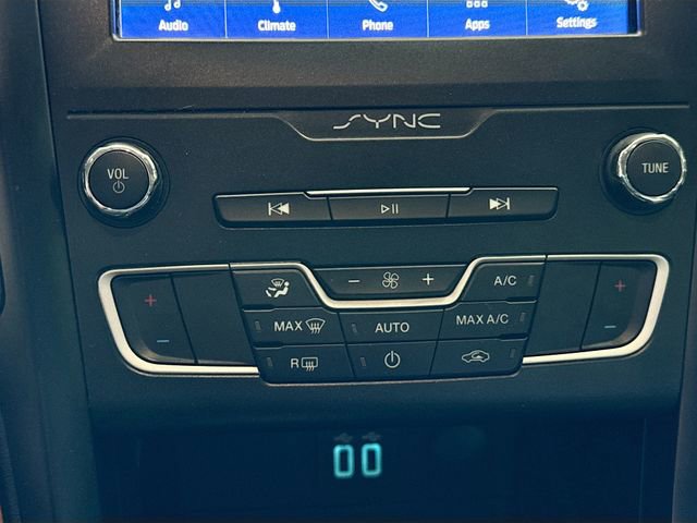 Used 2020 Ford Fusion SE w/ Equipment Group 151A image 16