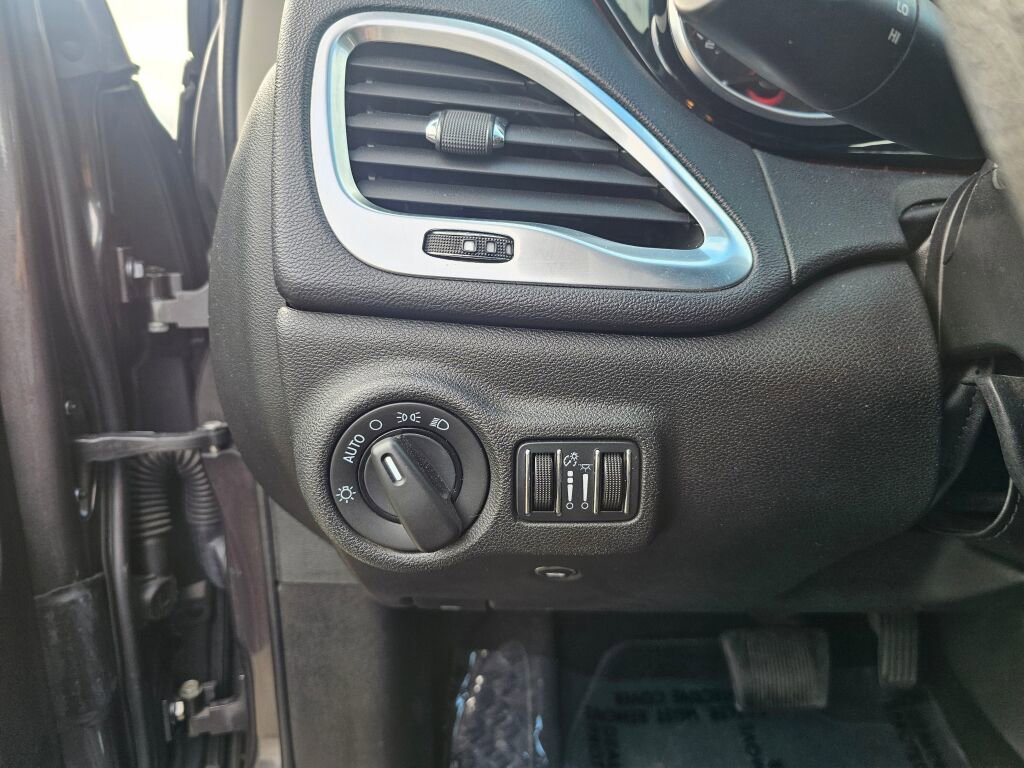 Used 2015 Dodge Dart SXT image 11