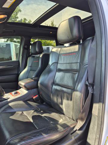 Used 2017 Jeep Grand Cherokee Trailhawk w/ Trailhawk Luxury Group AWD/4WD image 9