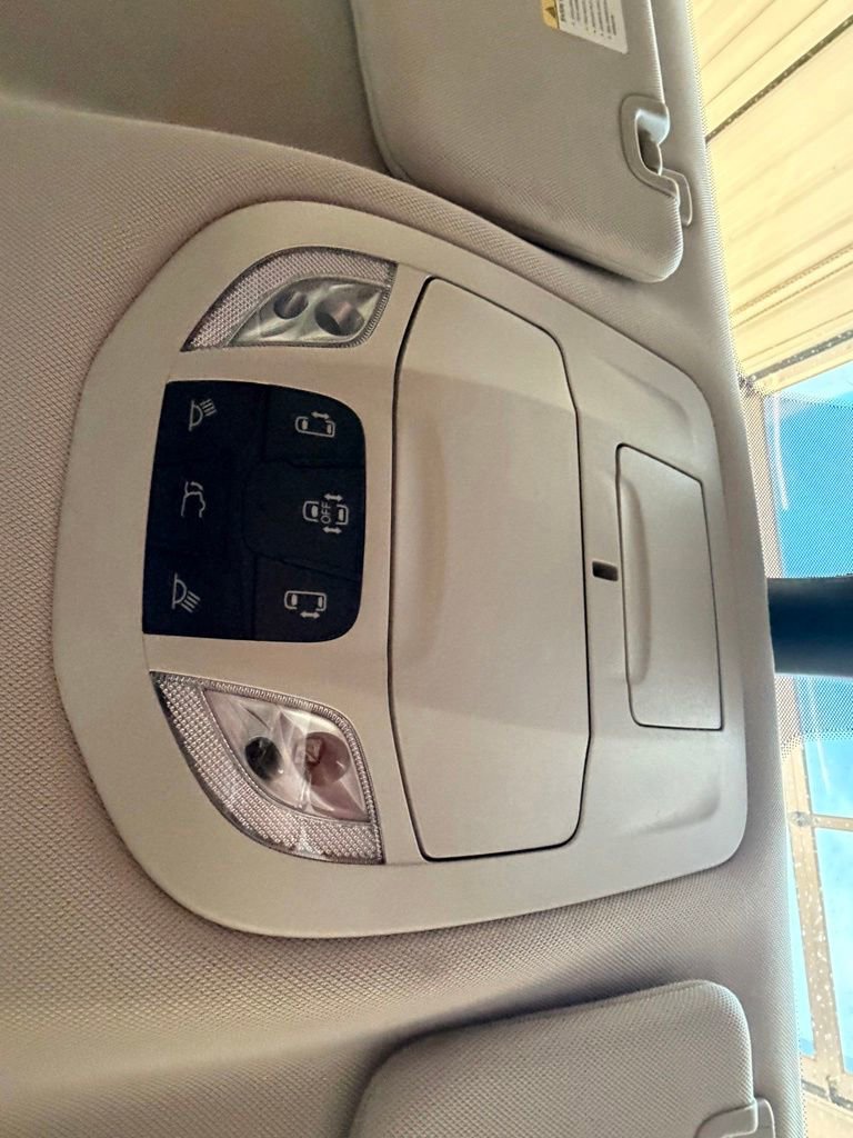 Used 2023 Chrysler Voyager LX FWD image 39