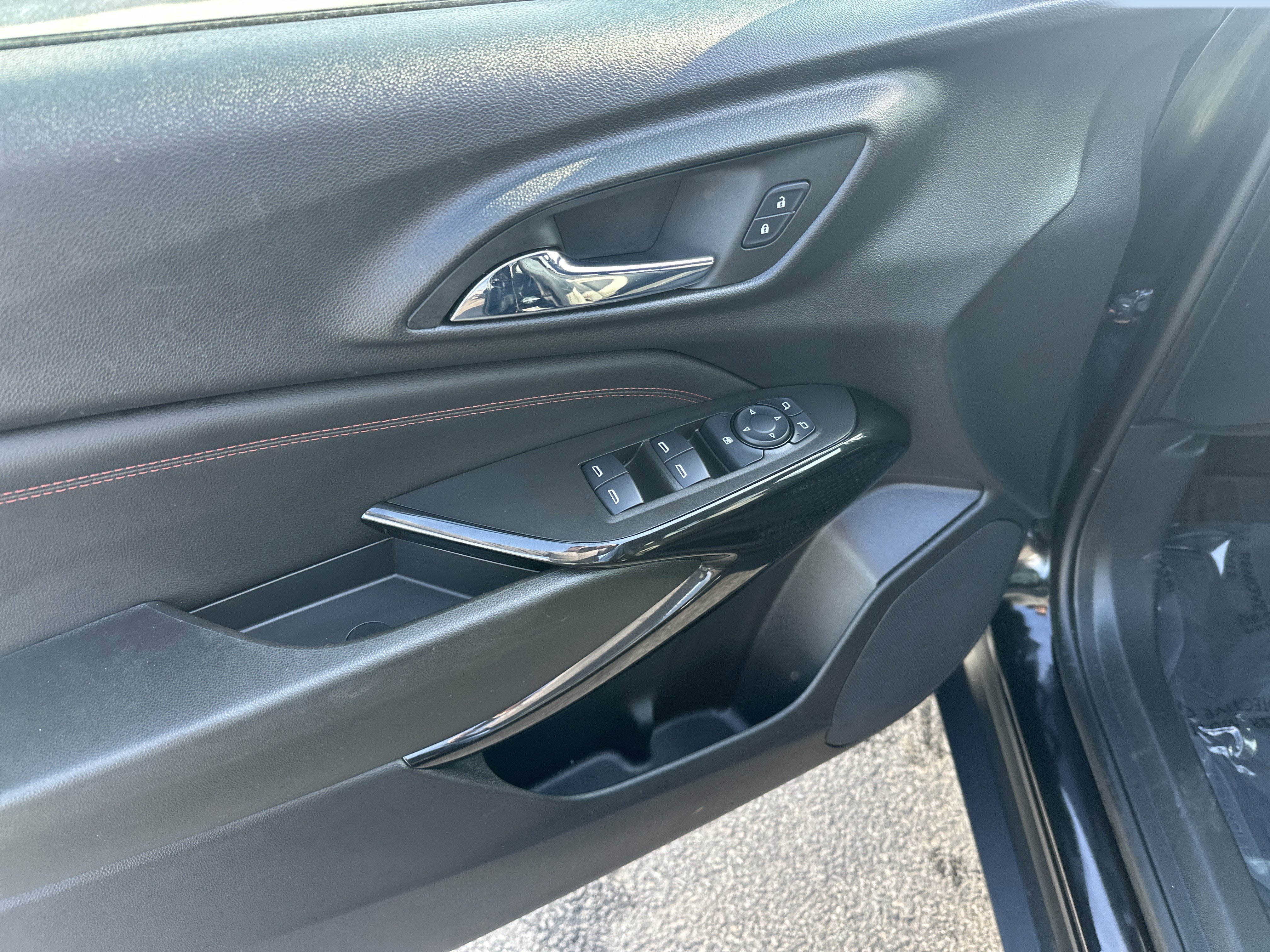 Certified 2024 Chevrolet Trax RS w/ Sunroof Package image 8