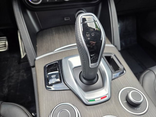 Used 2022 Alfa Romeo Stelvio Ti w/ Active Assist Plus Package AWD/4WD image 32