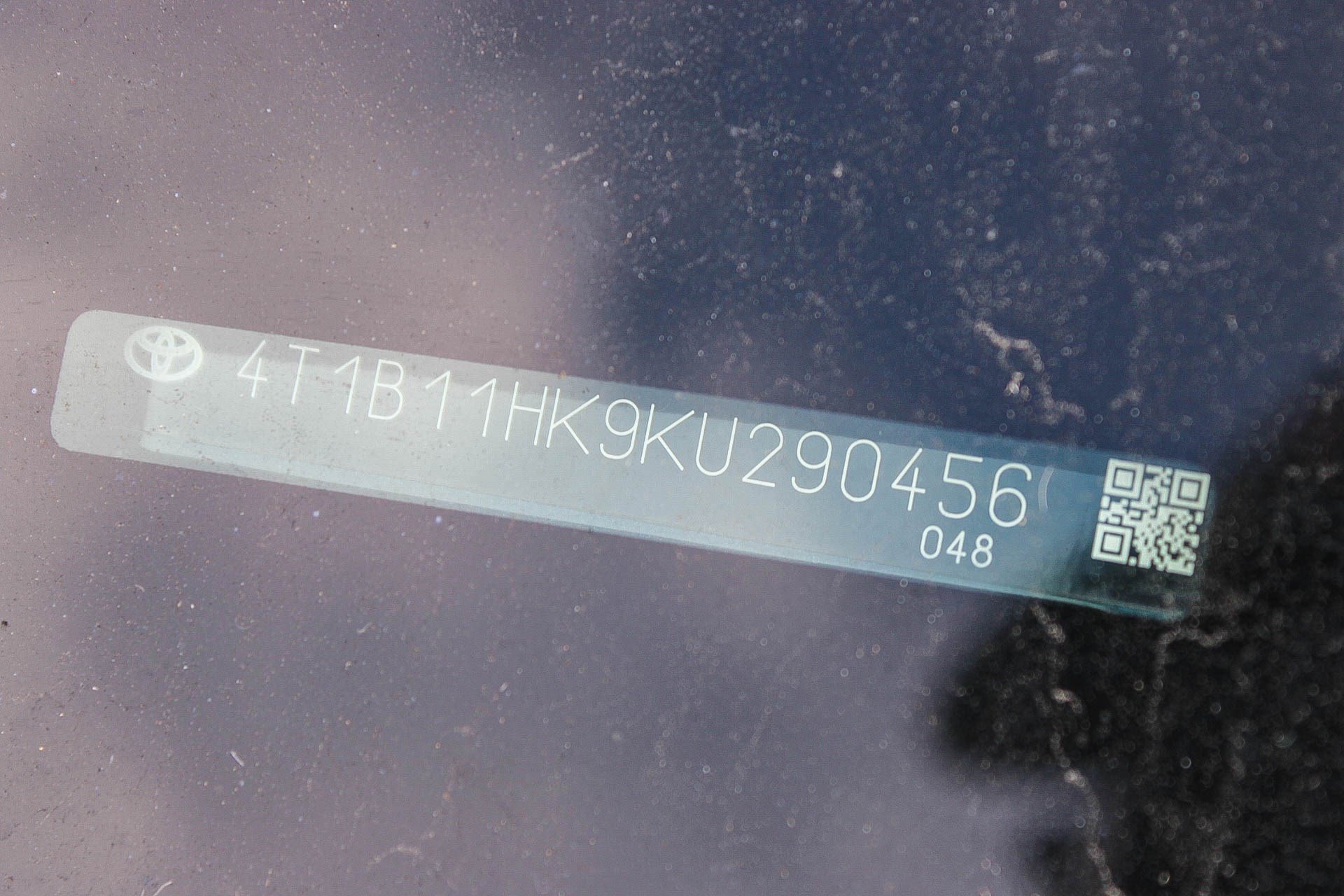 Used 2019 Toyota Camry LE image 2