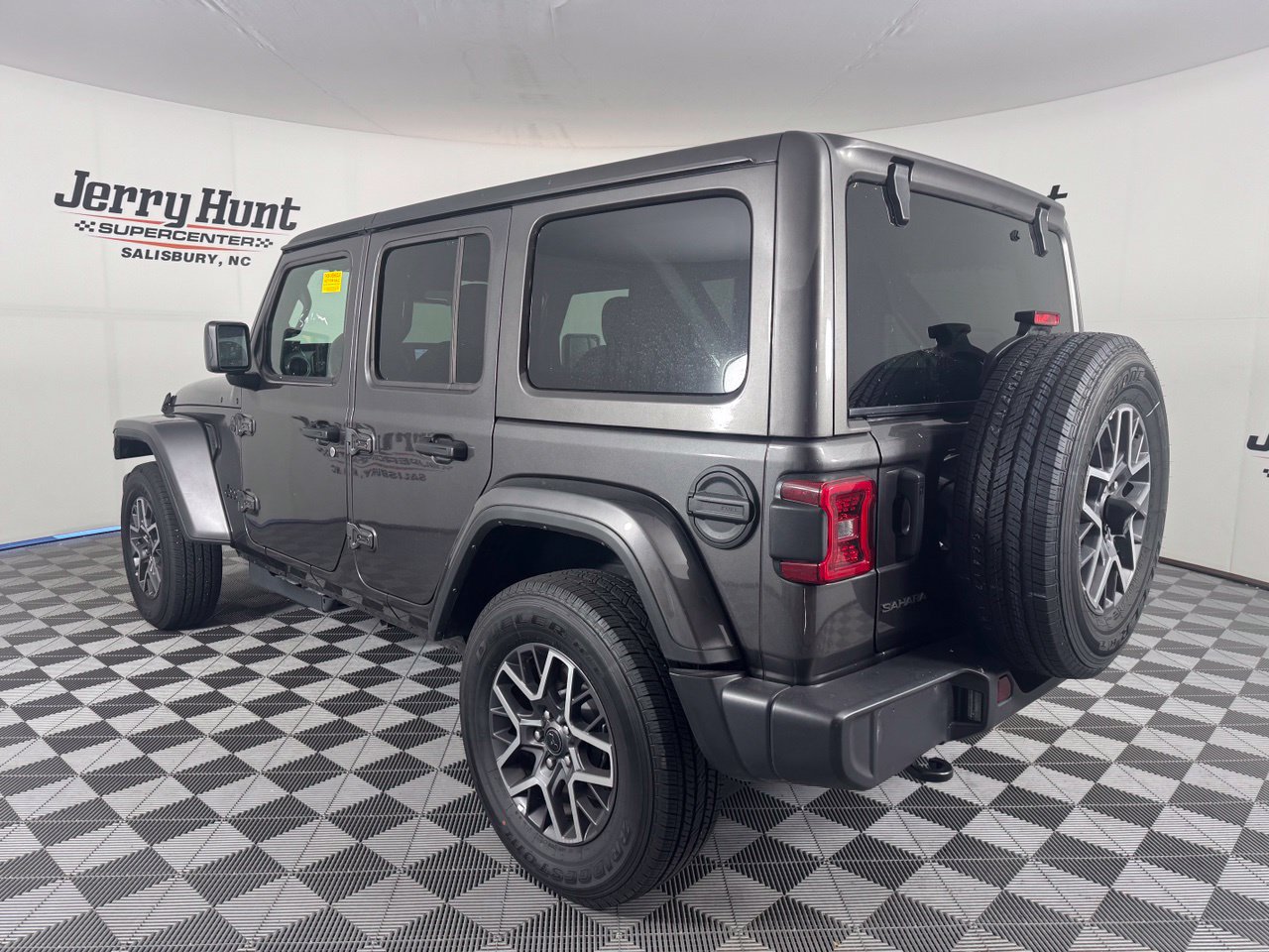 Used 2026 Jeep Wrangler Unlimited Sahara AWD/4WD image 9