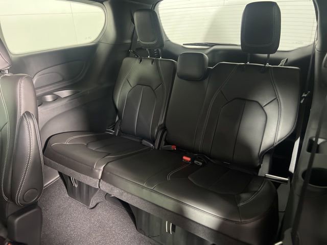 New 2026 Chrysler Pacifica Select FWD image 11