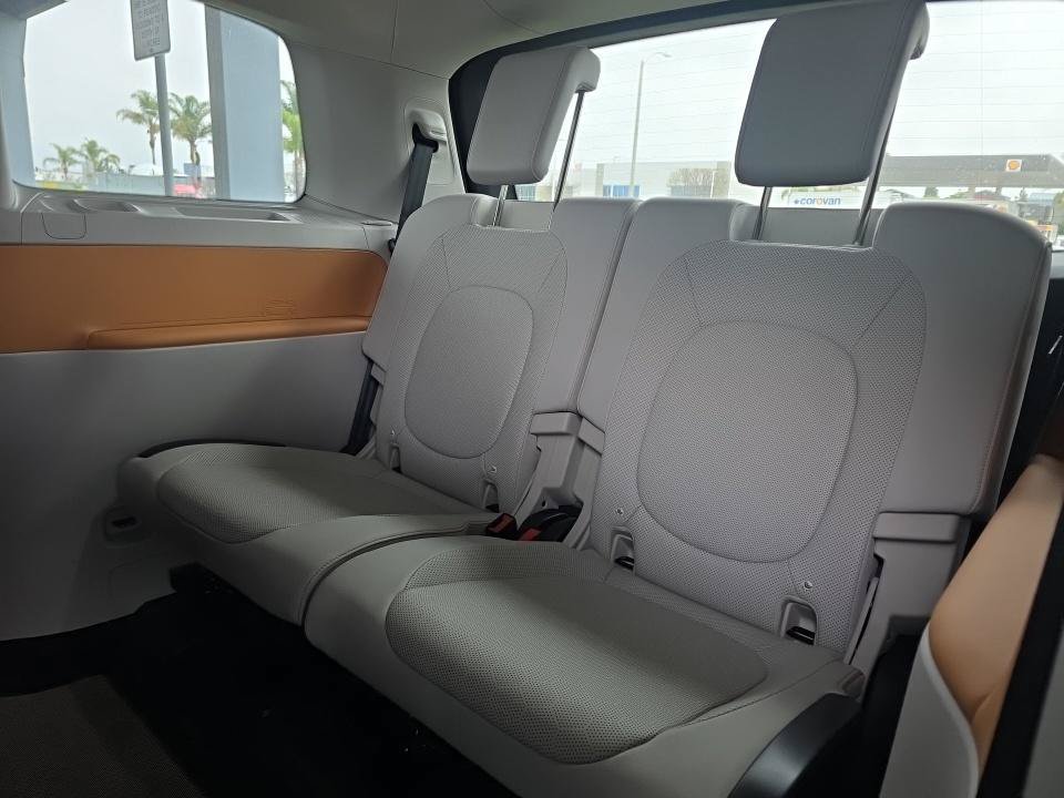 Certified 2025 Volkswagen ID. Buzz 1st Edition RWD image 11