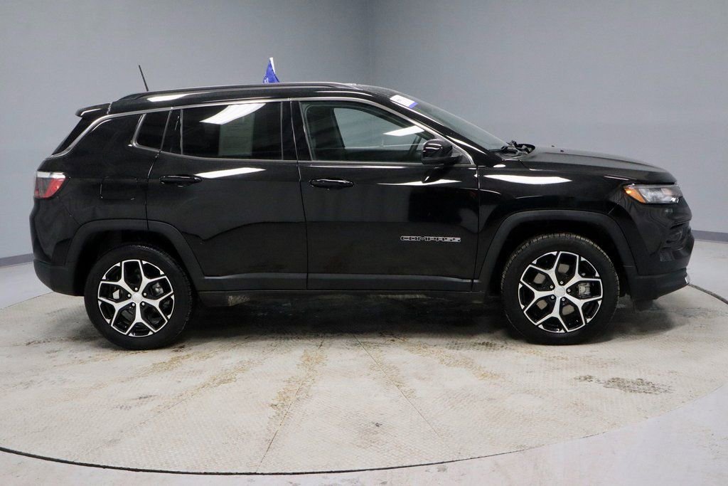 Used 2024 Jeep Compass Limited image 11