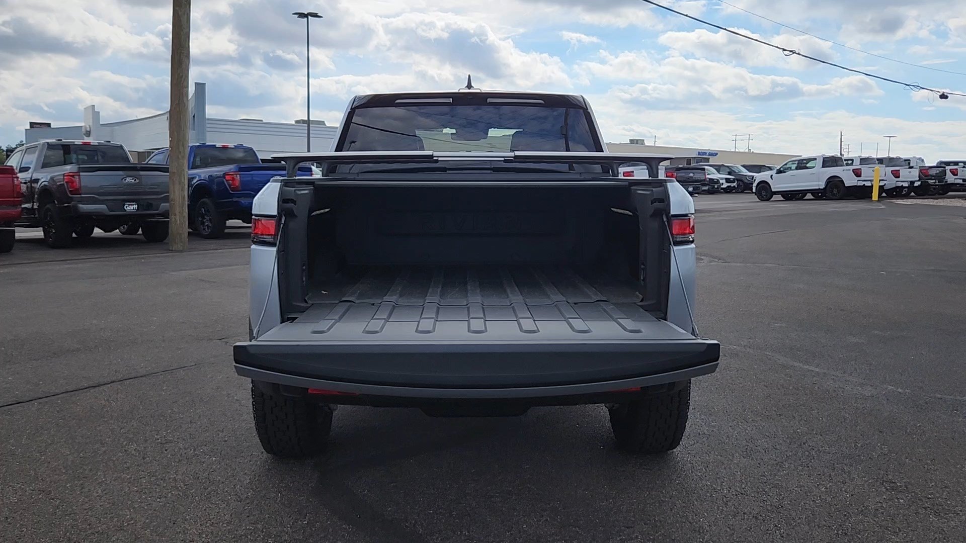 Used 2025 Rivian R1T Premium Tri AWD/4WD image 21