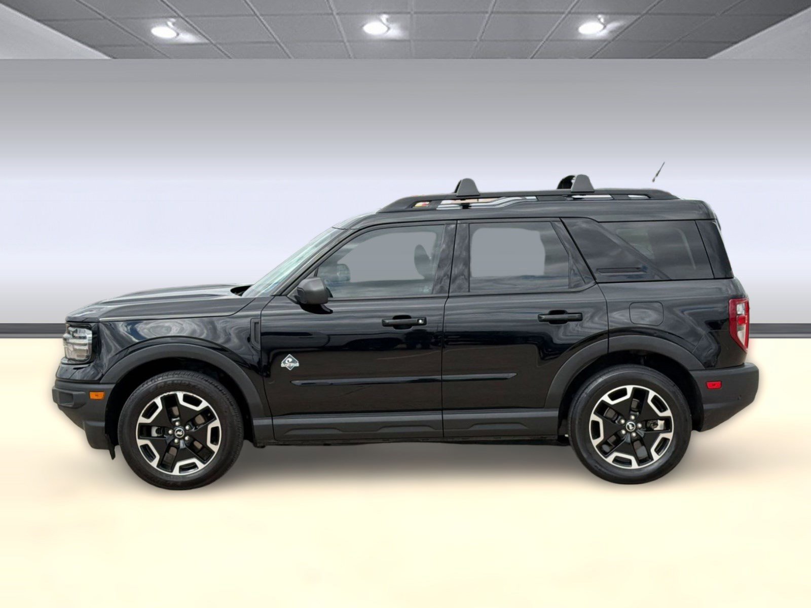 Used 2023 Ford Bronco Sport Outer Banks w/ Tech Package image 2