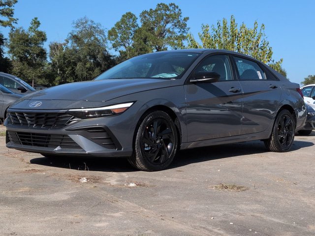 New 2026 Hyundai Elantra SEL Sport FWD image 2