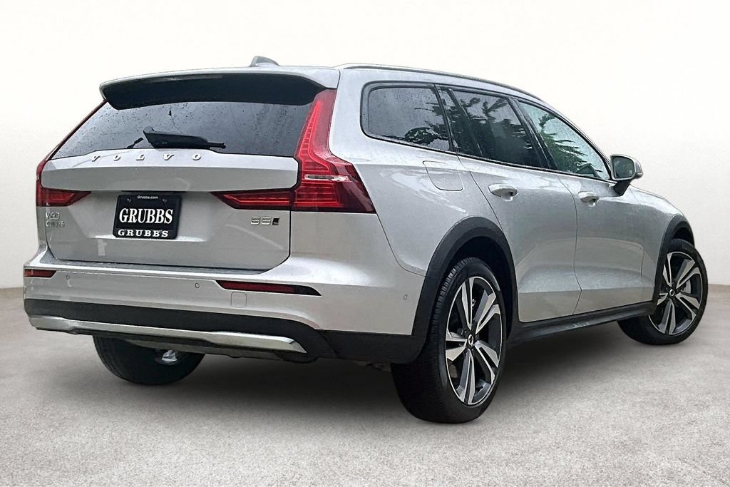 Certified 2025 Volvo V60 B5 Cross Country Plus AWD/4WD image 2
