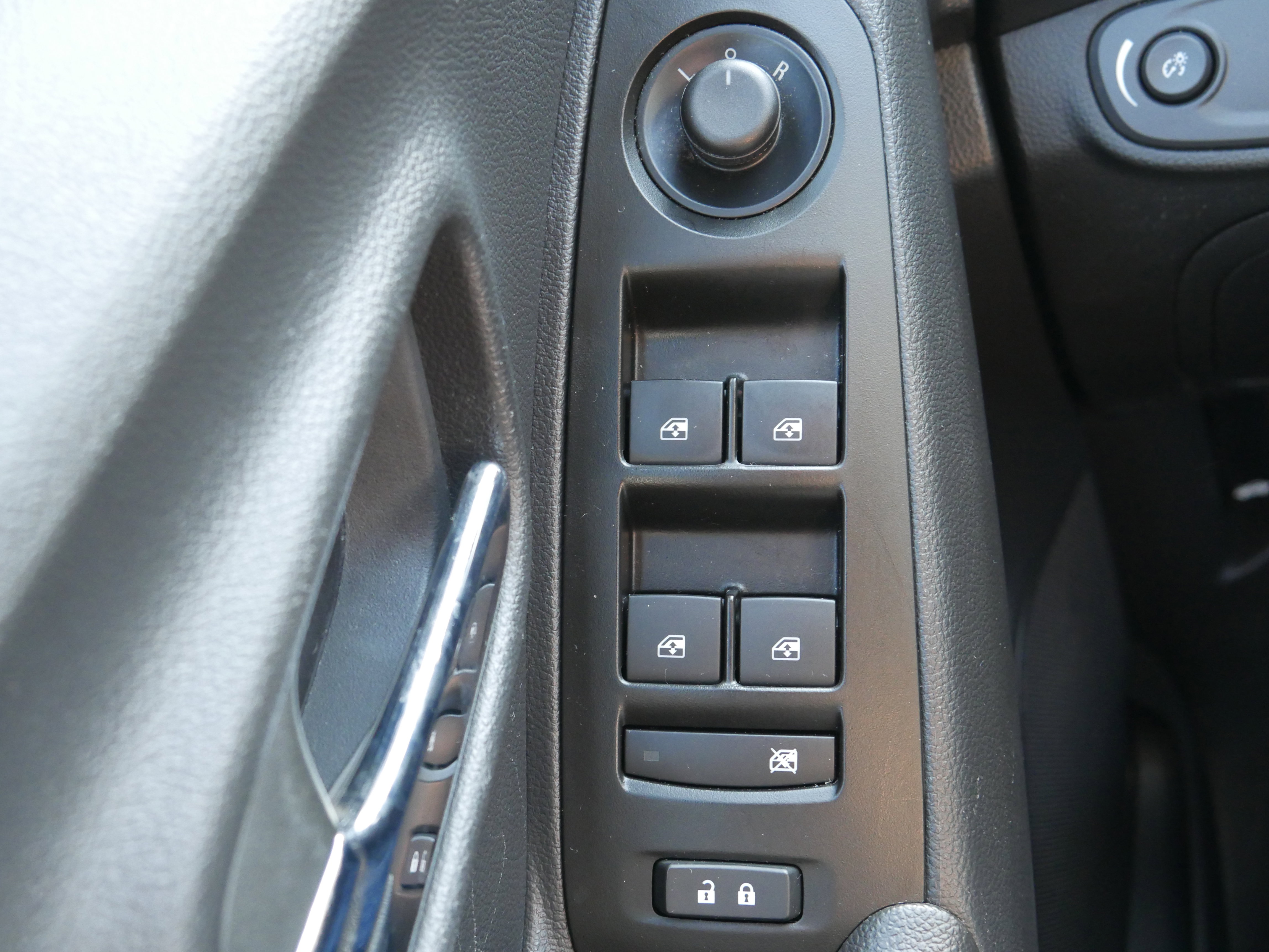 Used 2022 Chevrolet Trax LS w/ Tint and Cruise Package image 26