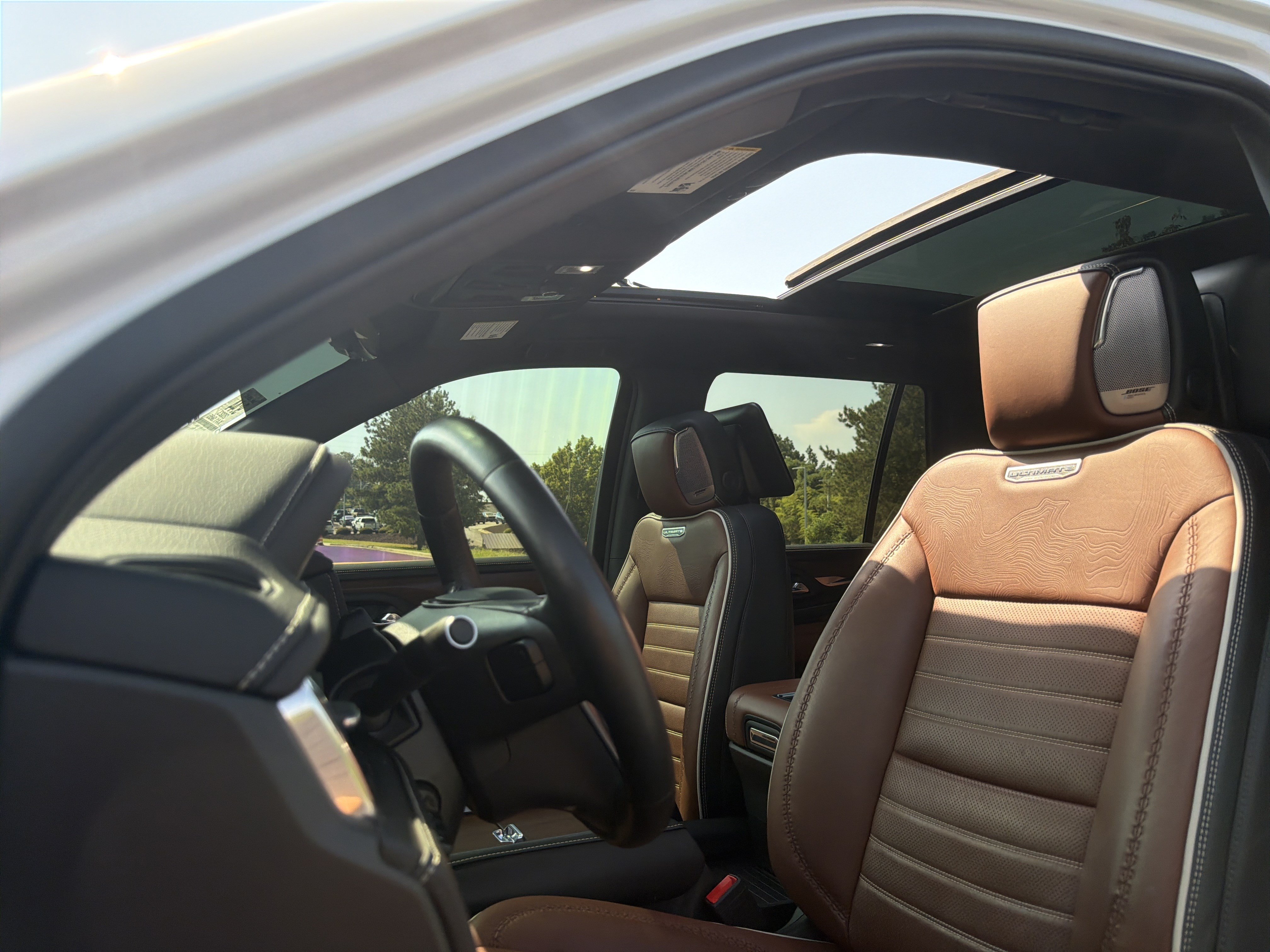 Used 2023 GMC Yukon Denali Ultimate AWD/4WD image 7