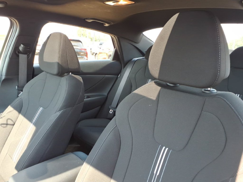 Used 2026 Hyundai Elantra SEL Sport Premium FWD image 17