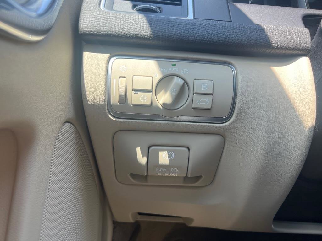 Used 2014 Volvo XC60 T6 AWD/4WD image 26