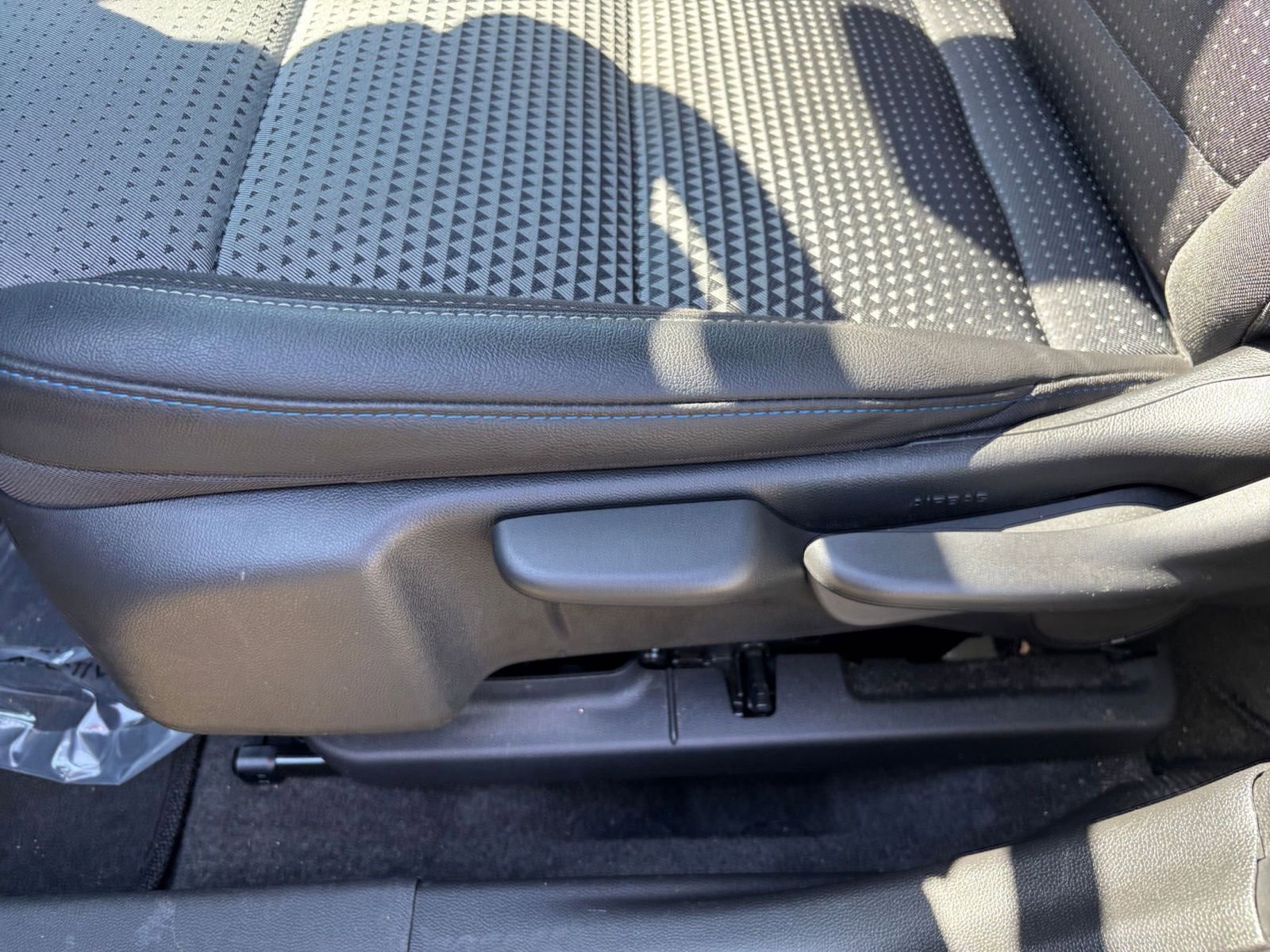 Used 2025 Chevrolet Trax LT w/ LT Convenience Package image 23