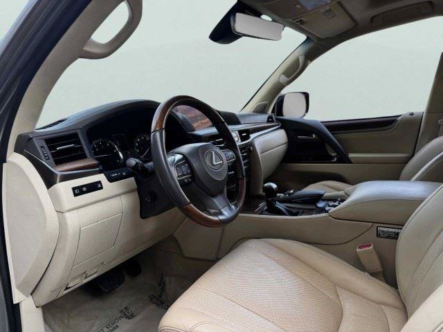 Used 2019 Lexus LX 570 4WD w/ Luxury Package image 12