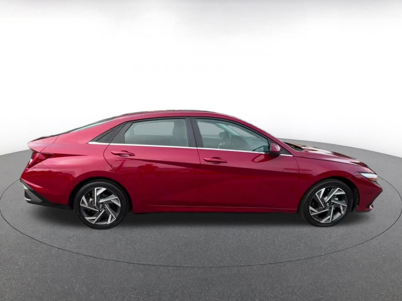 Used 2025 Hyundai Elantra SEL FWD image 16