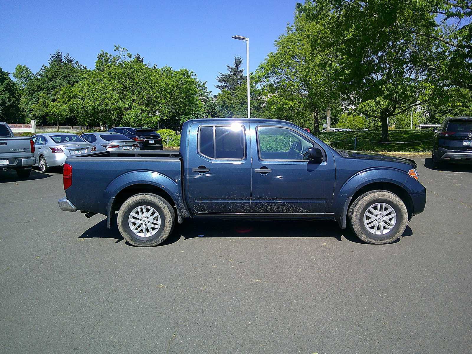 Used 2019 Nissan Frontier SV AWD/4WD image 6
