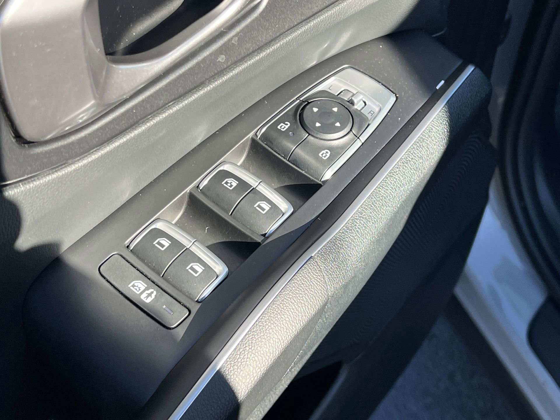 Used 2025 Kia Sorento S w/ Panoramic Sunroof Package image 16