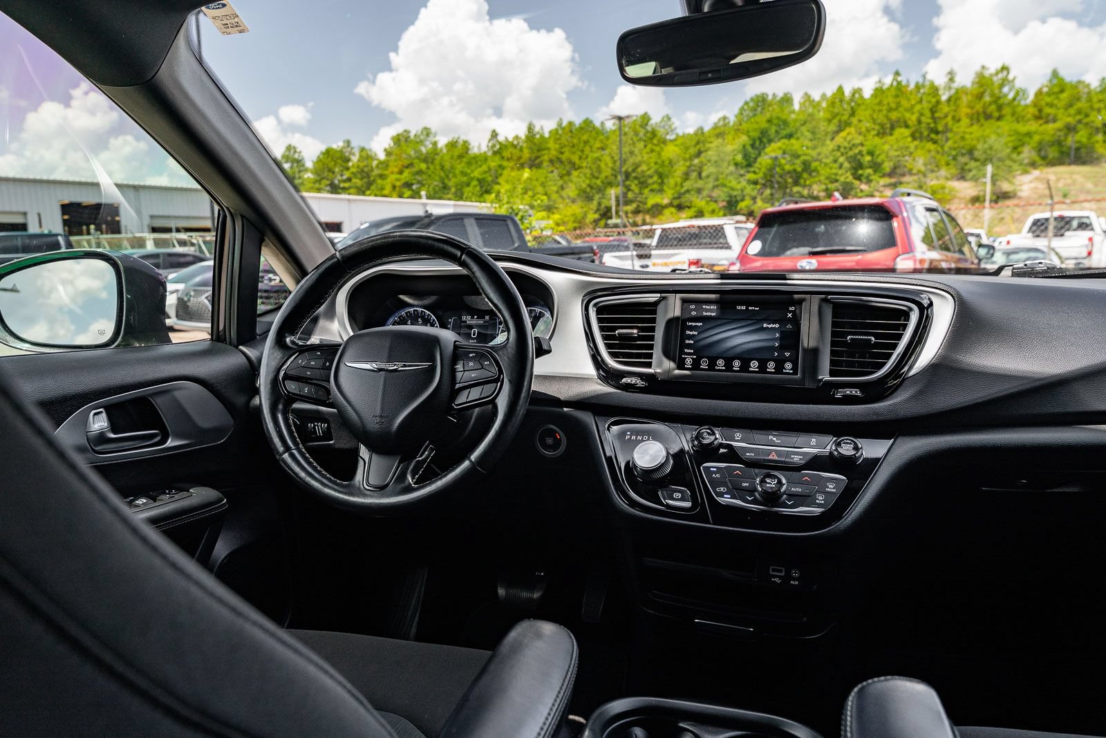 Used 2020 Chrysler Pacifica Touring w/ S Appearance Package FWD image 33