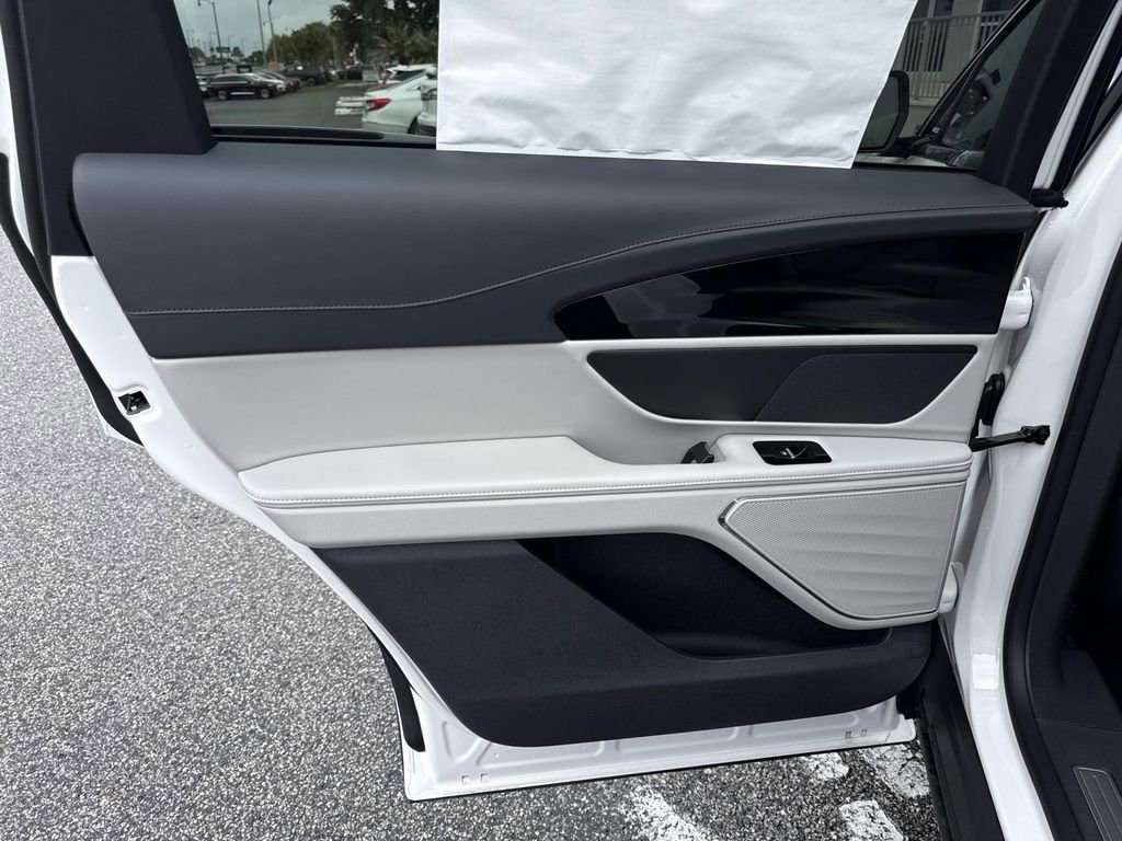 New 2026 Lincoln Nautilus Premier AWD/4WD image 13