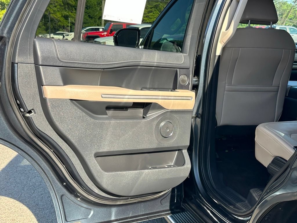 Used 2023 Ford Expedition Limited AWD/4WD image 23