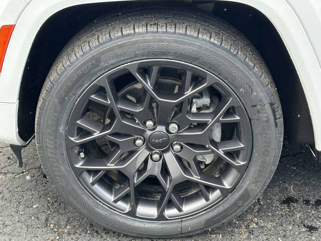 Used 2023 Jeep Grand Cherokee L Summit w/ High Altitude Package image 9